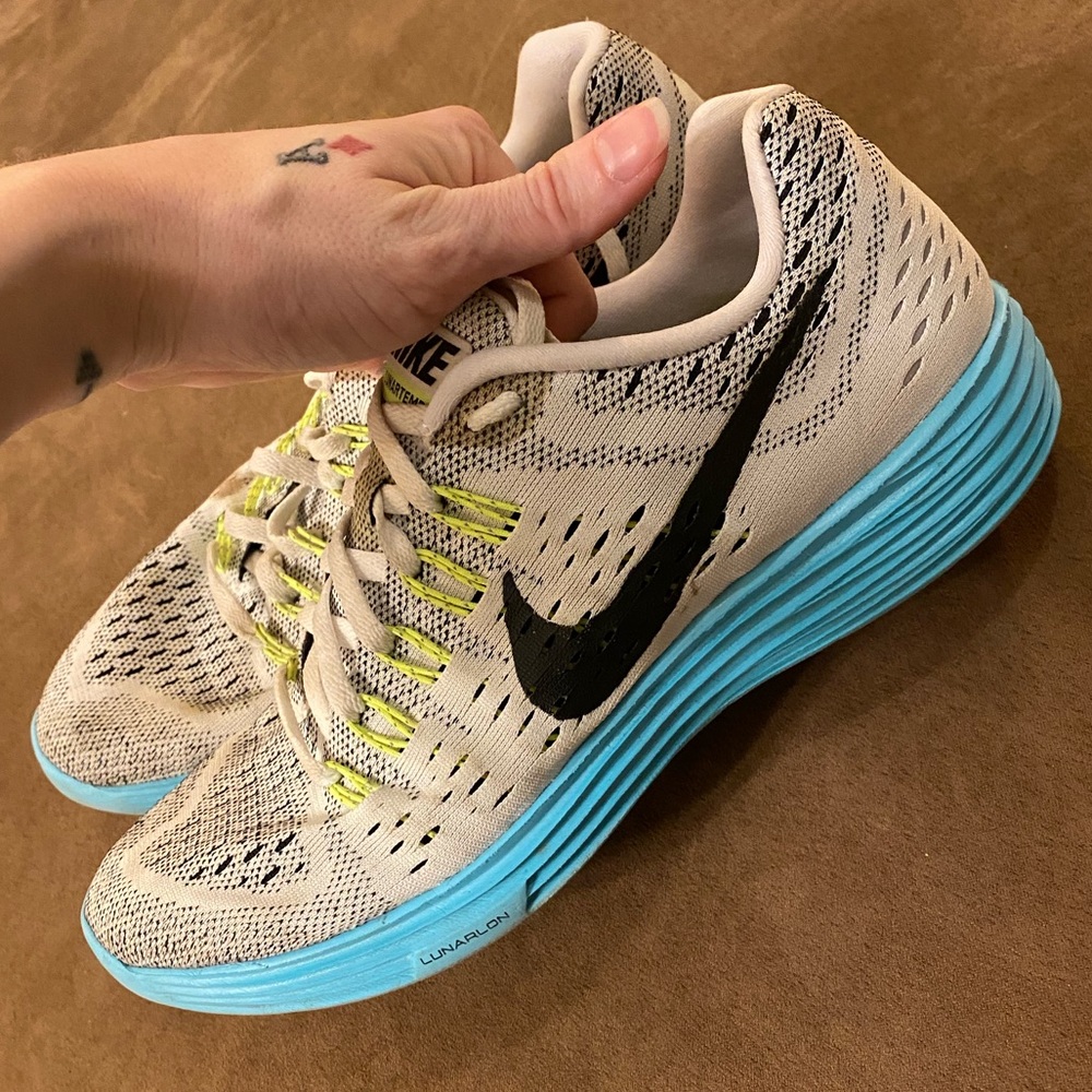 Women’s size 9 Nike Lunartempo running shoes